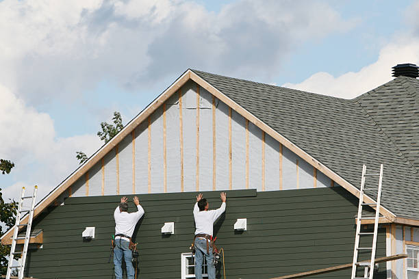Professional Vinyl Siding technician working in Peachtree City, GA